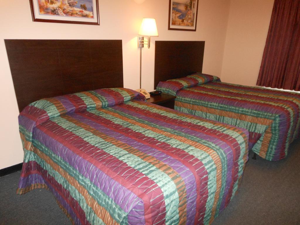 Savannah Suites Chesapeake Room photo